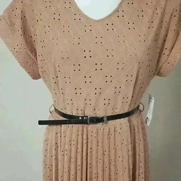 Elizabeth & Nicole Pleated Dress - Picture 6 of 9